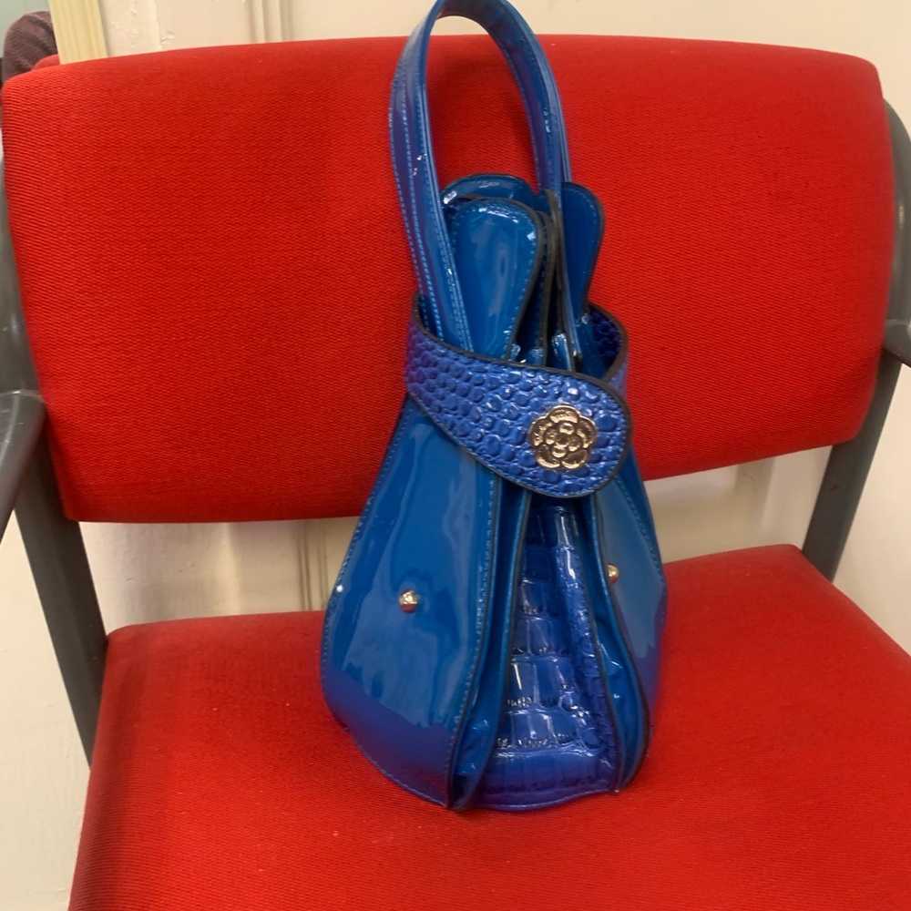 Chic Blue Shoulder Bag